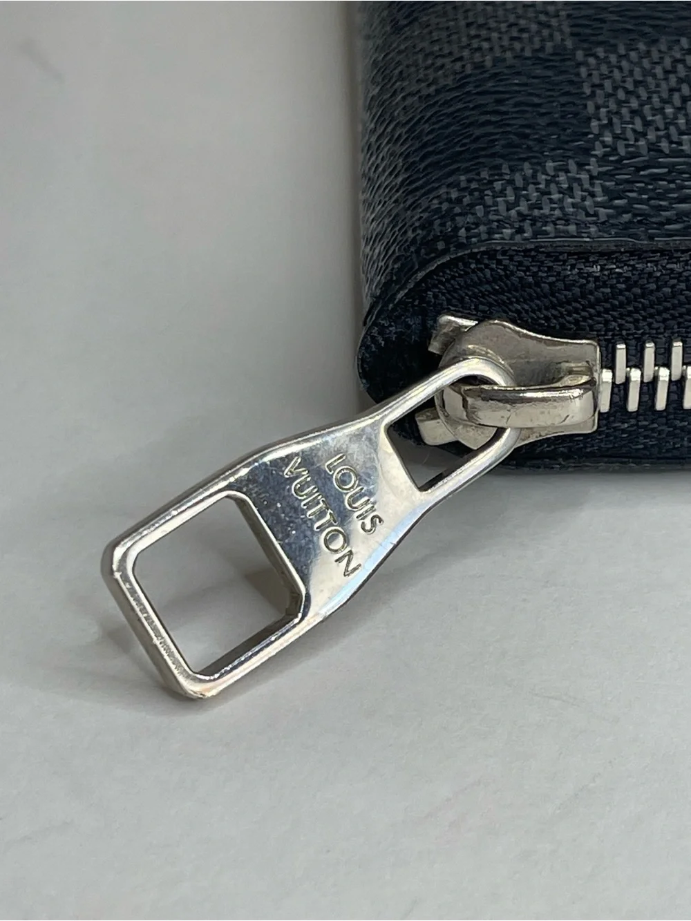 Louis Vuitton Damier Graphite canvas zippy wallet
